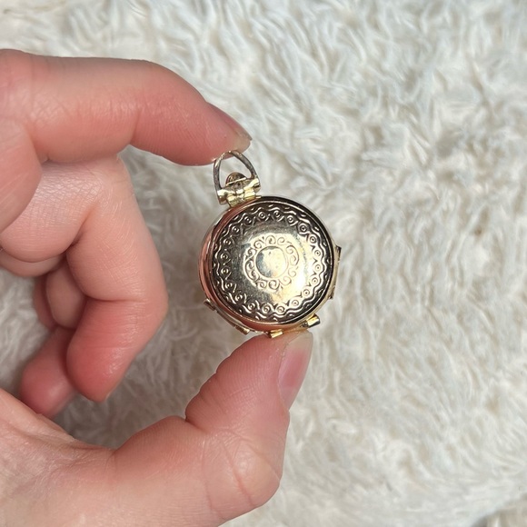 Vintage 50s Coro 4 Frame Locket - Picture 6 of 13